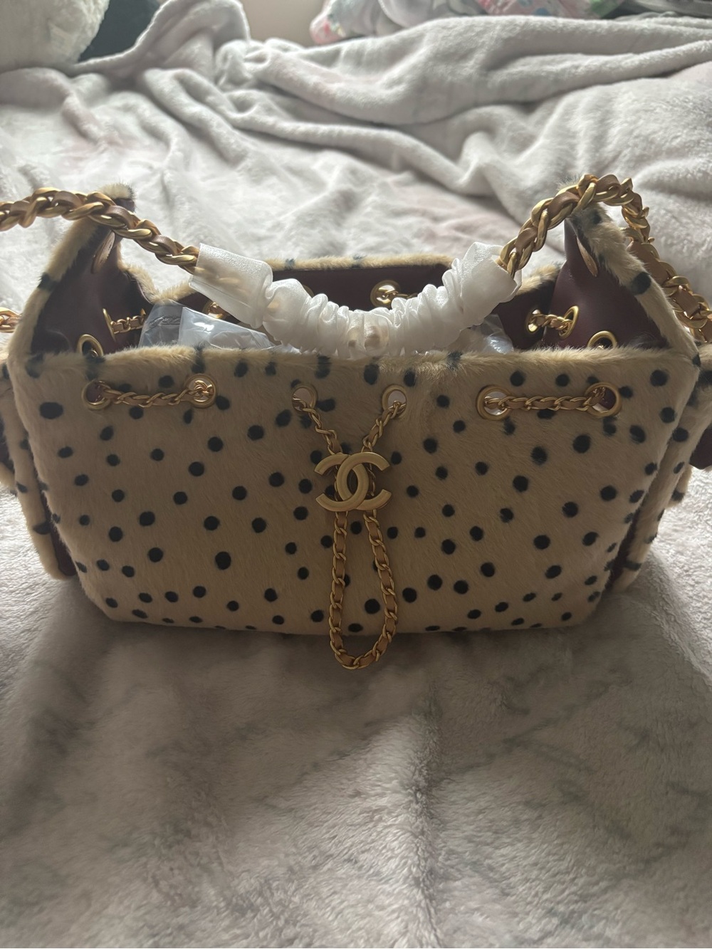 CHANEL Cream and Black Polka Dot Shoulder Bag with Gold CC Chain - Picture 8 of 14